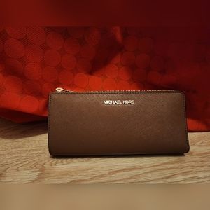 NEW W/ TAGS Michael Kors Jet Traveler Wallet